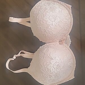 Frederick's of Hollywood Jessica Lace Padded Pushup Bra in Nude